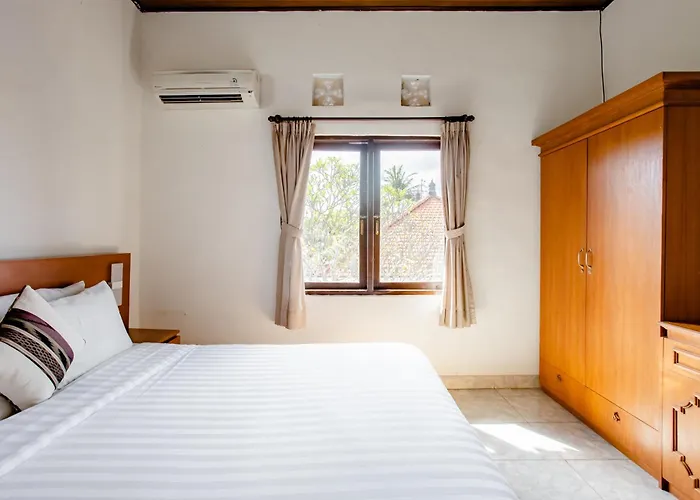 Guest house Rumah Akira 4*
