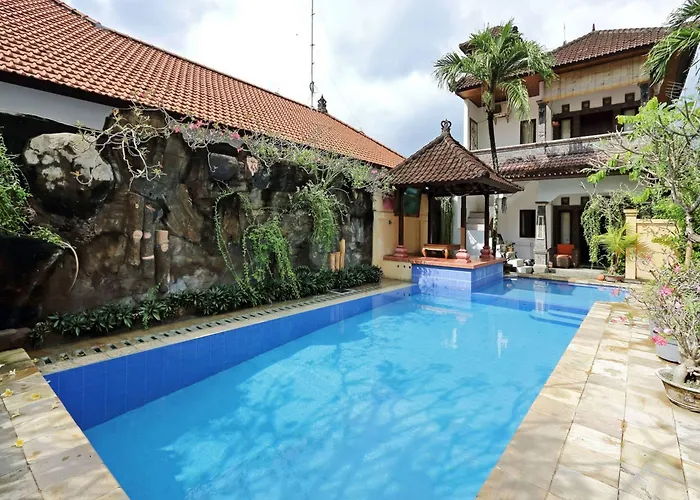 Guest house Rumah Akira 4*